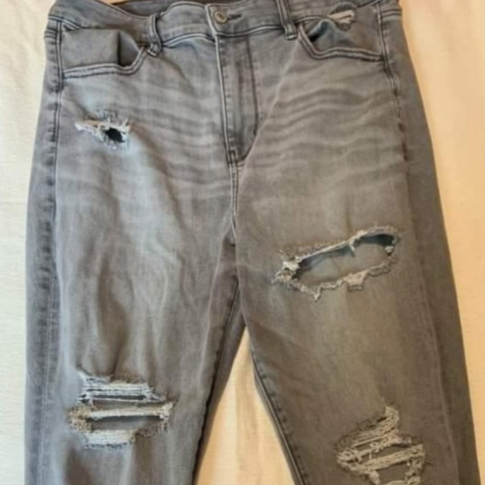 American Eagke Grey Ripped Jeans